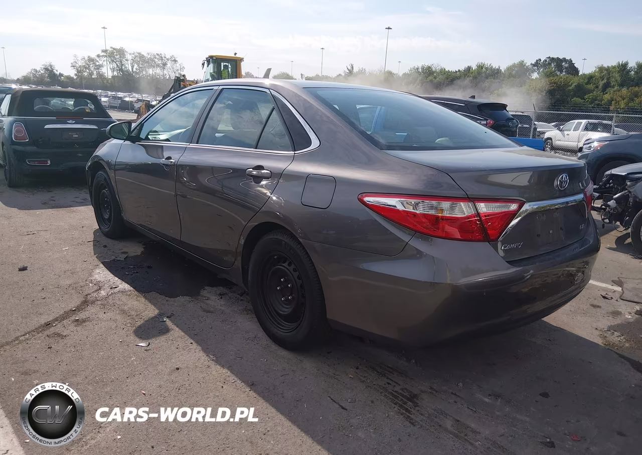 2016 Toyota Camry Le VIN:4T4BF1FK7GR565811 - 3