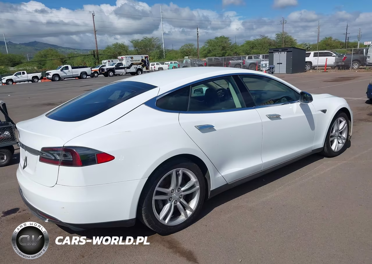 2013 Tesla Model S VIN:5YJSA1AC7DFP11187 - 4