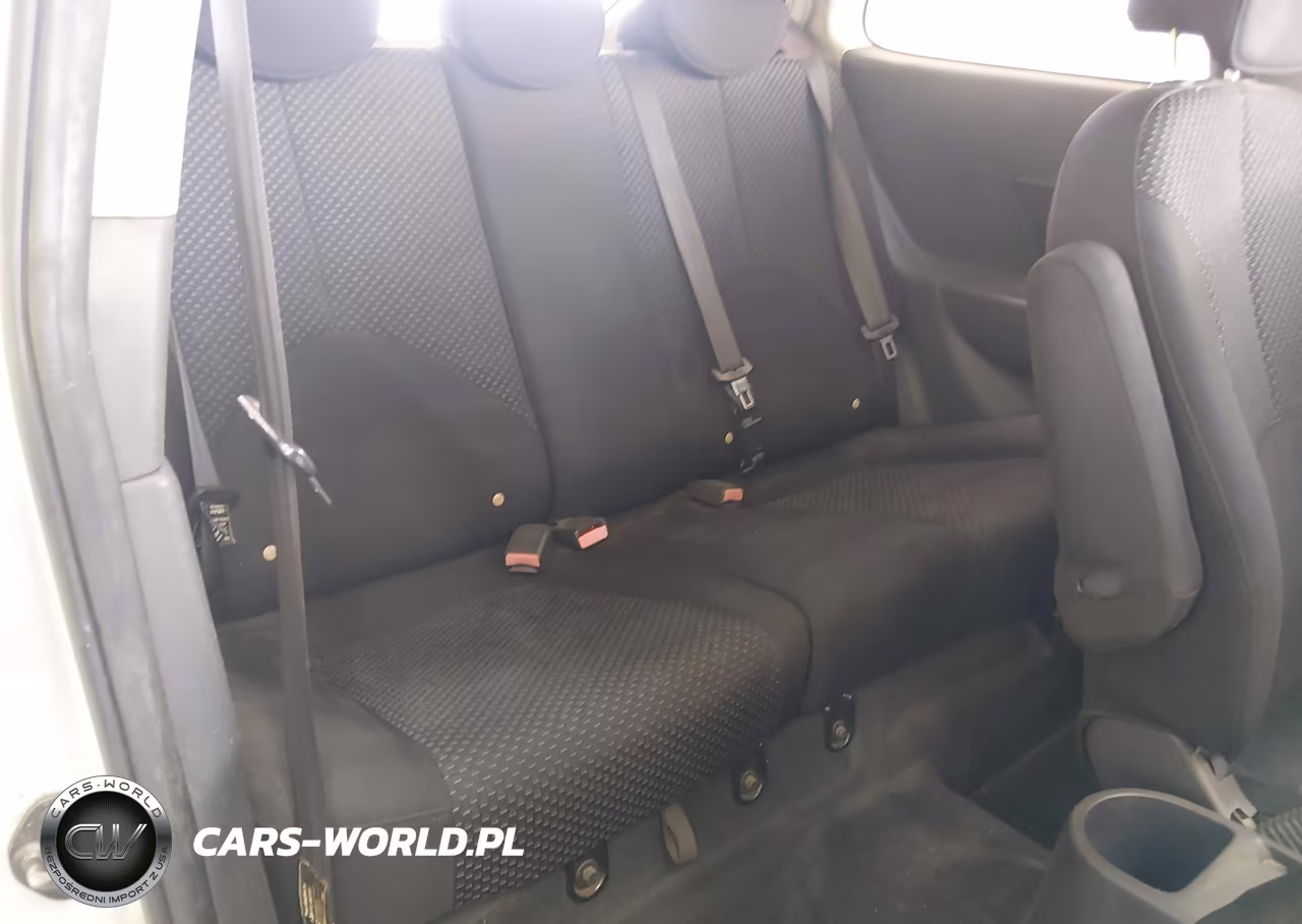 2007 Hyundai Accent Gs VIN:KMHCM36C87U047182 - 8