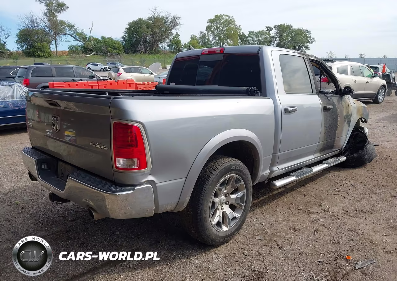 2019 Ram 1500 Classic Laramie 4X4 5'7 Box VIN:1C6RR7NM4KS720448 - 4