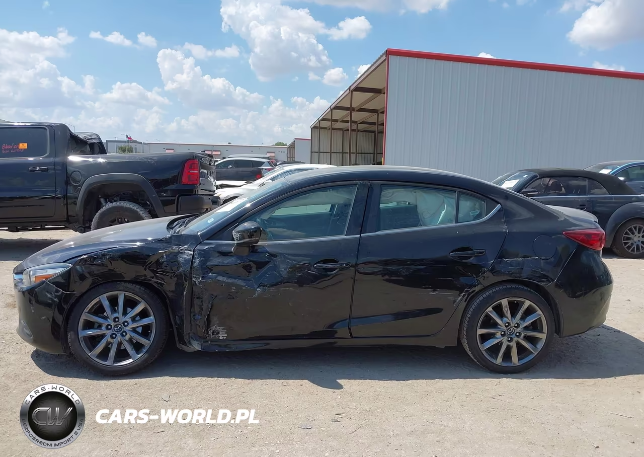 2018 Mazda Mazda3 Touring VIN:3MZBN1V39JM208232 - 13