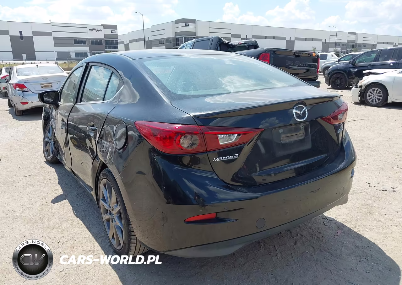 2018 Mazda Mazda3 Touring VIN:3MZBN1V39JM208232 - 3