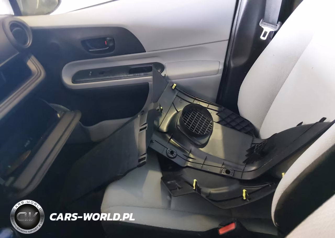 2012 Toyota Prius C One VIN:JTDKDTB35C1510560 - 12