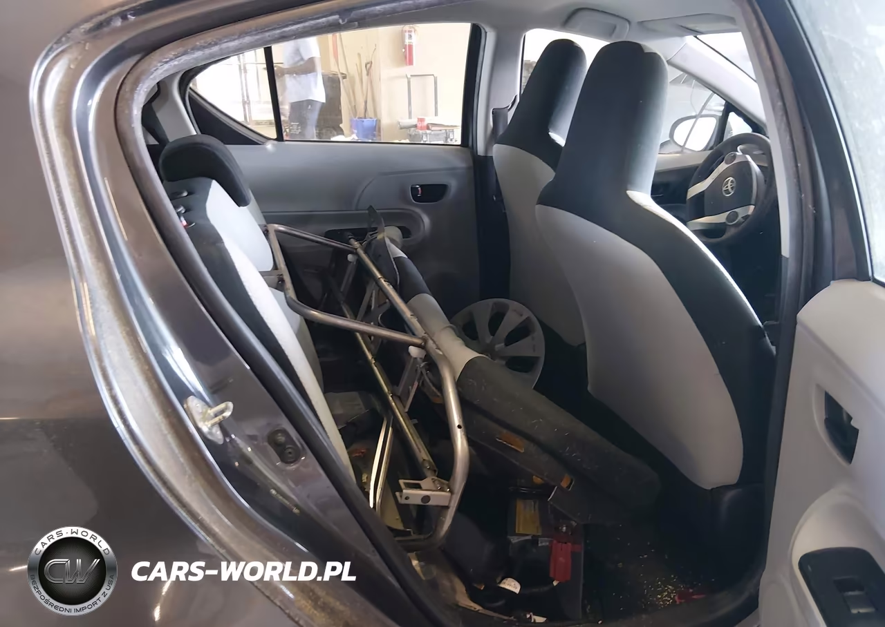 2012 Toyota Prius C One VIN:JTDKDTB35C1510560 - 8