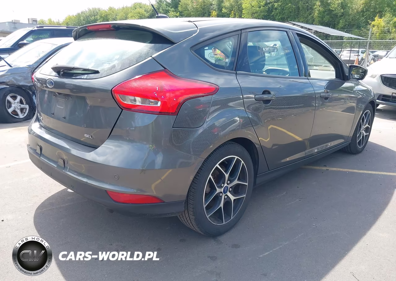2017 Ford Focus Sel VIN:1FADP3M21HL289044 - 4