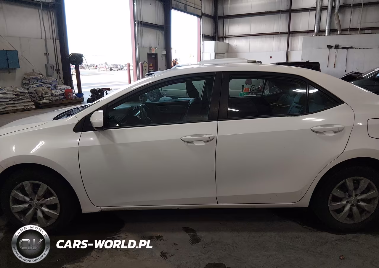 2016 Toyota Corolla Le VIN:5YFBURHE0GP458557 - 14