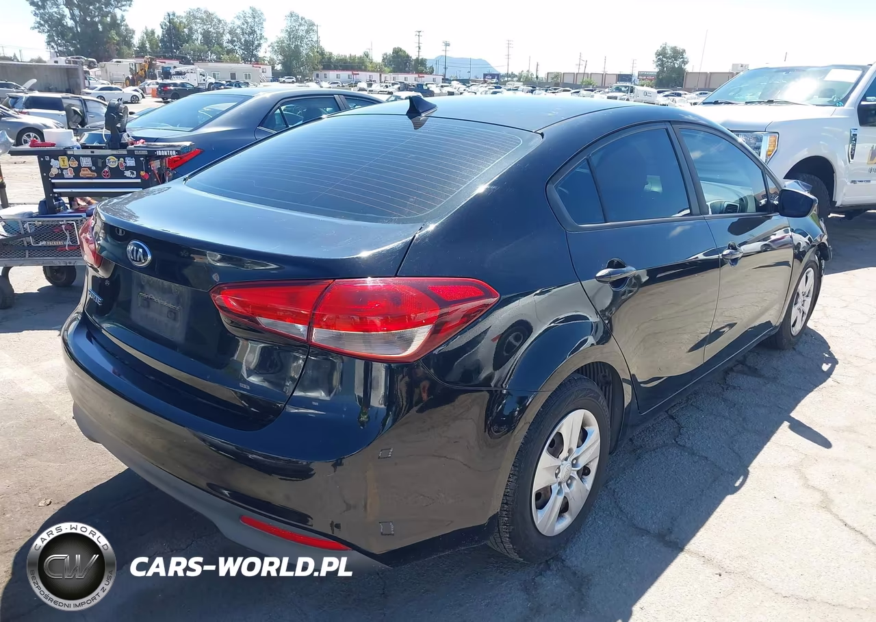 2017 Kia Forte Lx VIN:3KPFL4A7XHE090152 - 4