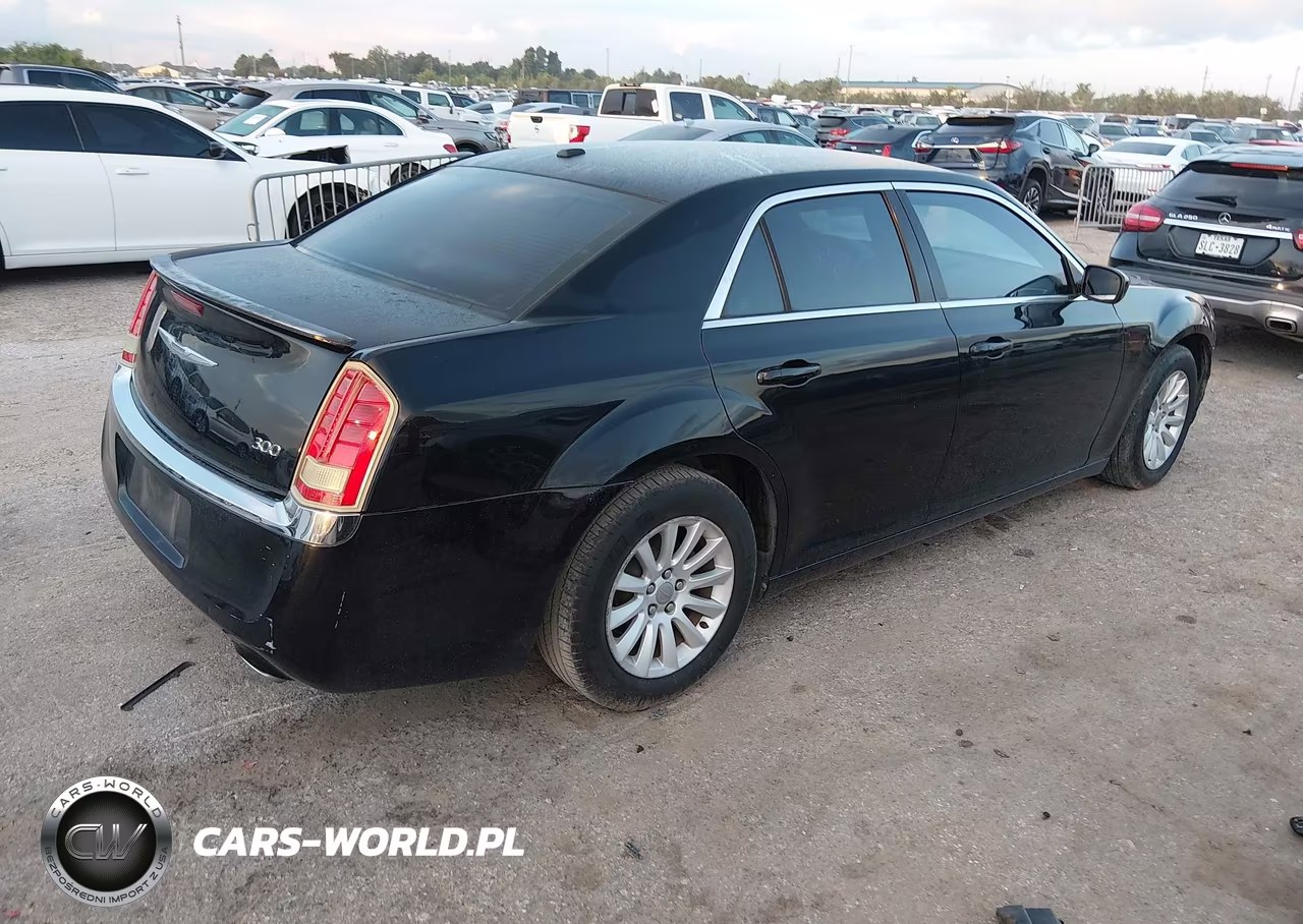 2013 Chrysler 300 Motown VIN:2C3CCAAG5DH556512 - 4