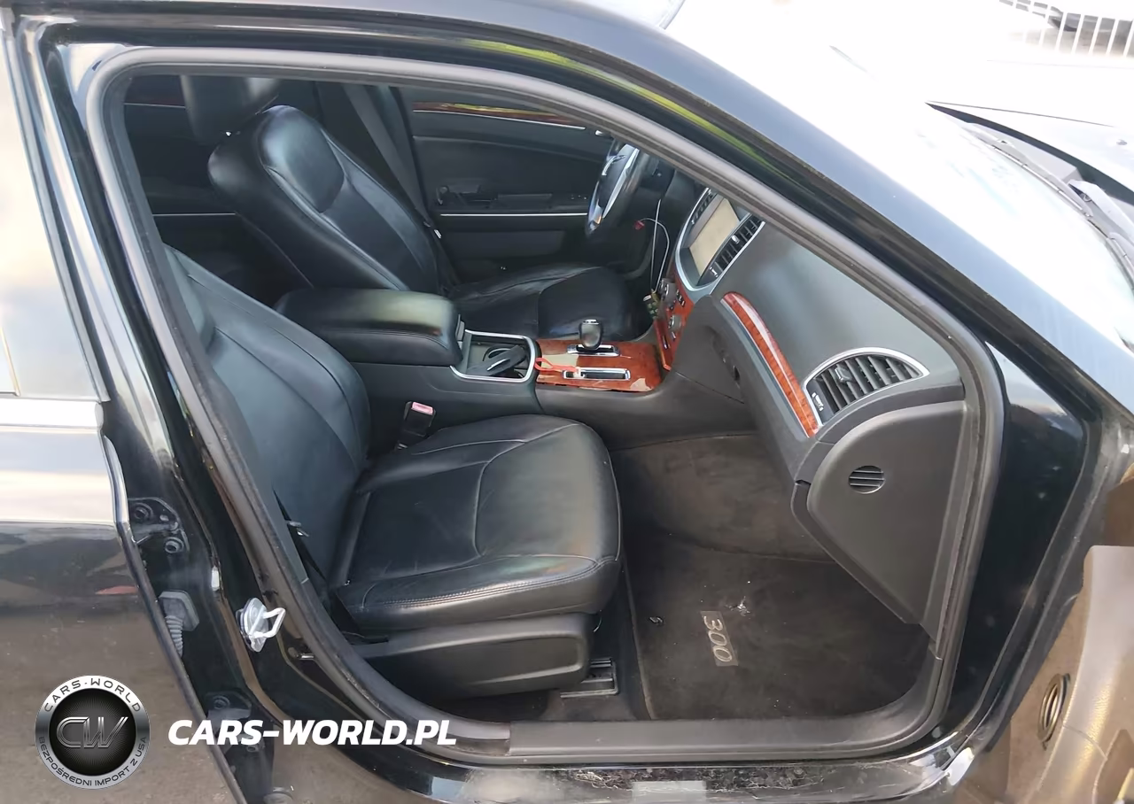 2013 Chrysler 300 Motown VIN:2C3CCAAG5DH556512 - 5