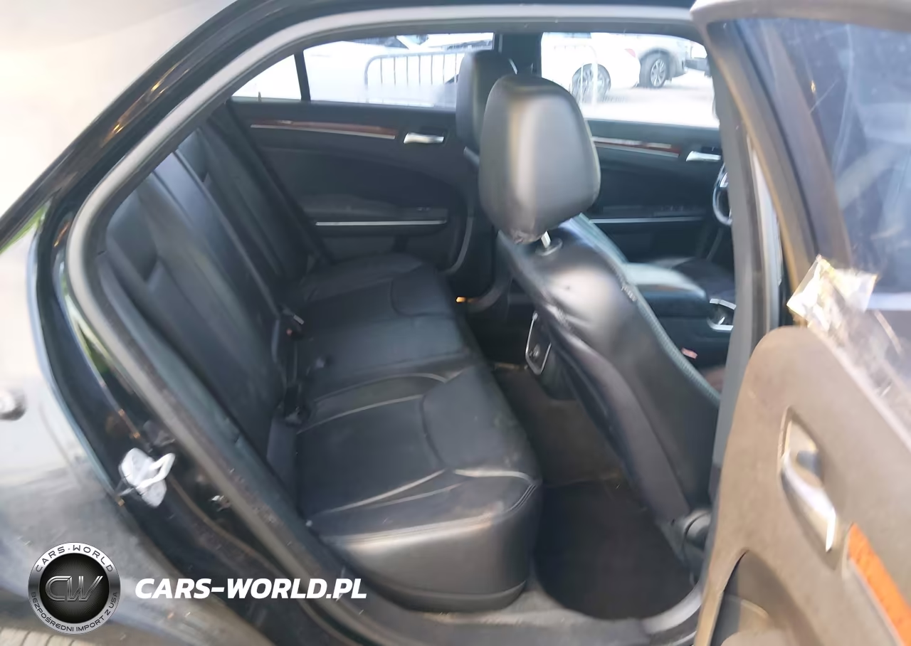 2013 Chrysler 300 Motown VIN:2C3CCAAG5DH556512 - 8