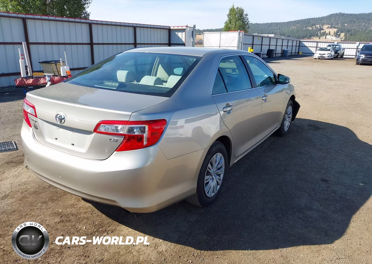 2013 Toyota Camry Le VIN:4T1BF1FK3DU642793 - 4