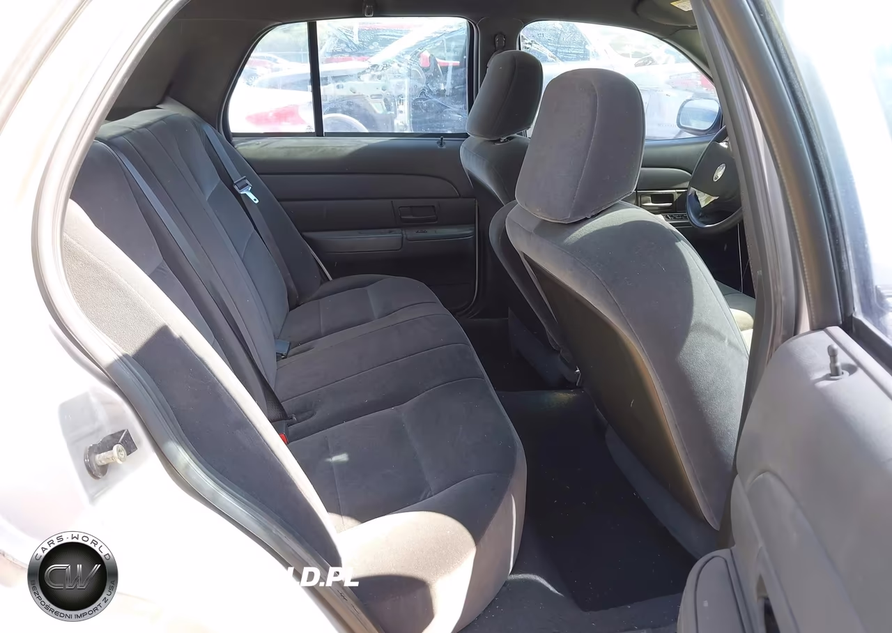 2004 Ford Crown Victoria Police VIN:2FAFP71W34X173476 - 8