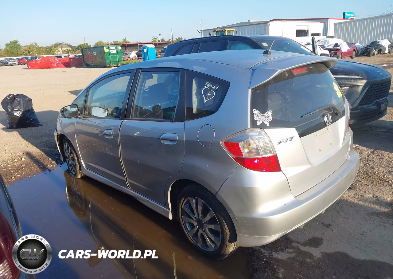 2013 Honda Fit Sport VIN:JHMGE8H51DC027855 - 14