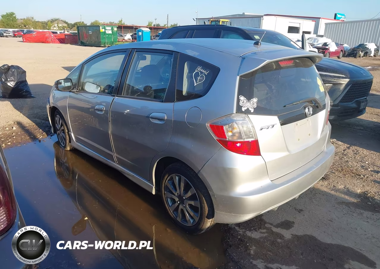 2013 Honda Fit Sport VIN:JHMGE8H51DC027855 - 3