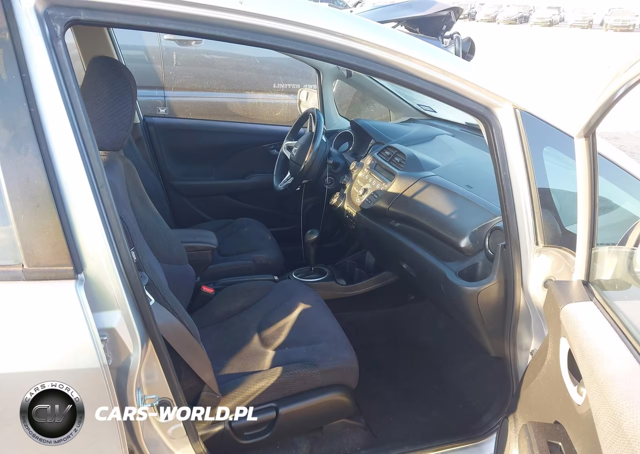 2013 Honda Fit Sport VIN:JHMGE8H51DC027855 - 5