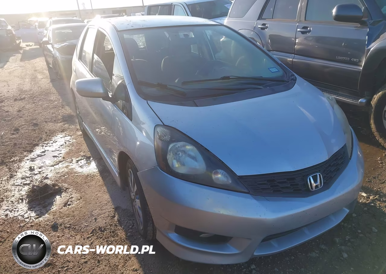 2013 Honda Fit Sport VIN:JHMGE8H51DC027855 - 6