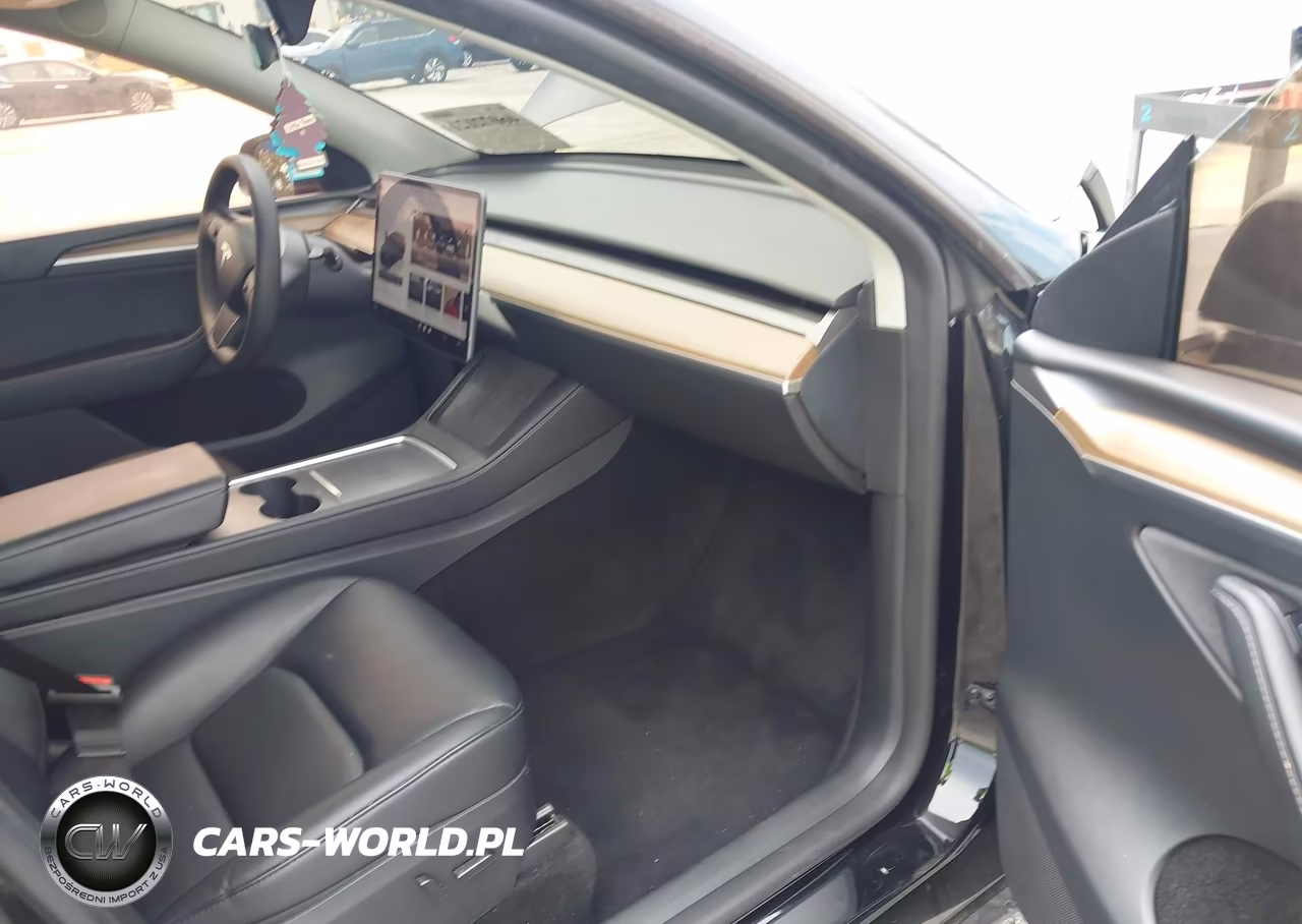 2025 Tesla Model Y Long Range Dual Motor All-Wheel Drive VIN:7SAYGDEE7SF302130 - 5