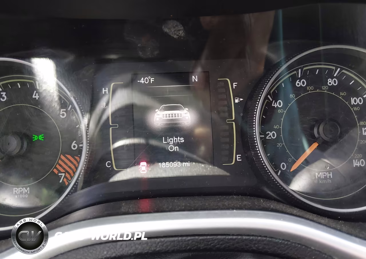 2015 Jeep Cherokee Sport VIN:1C4PJLAB0FW712527 - 7