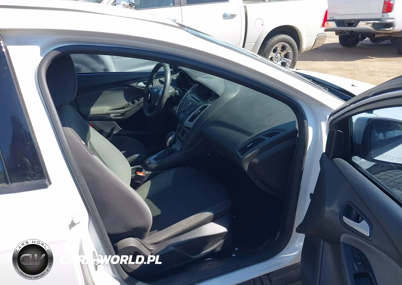 2014 Ford Focus Se VIN:1FADP3K28EL398664 - 5
