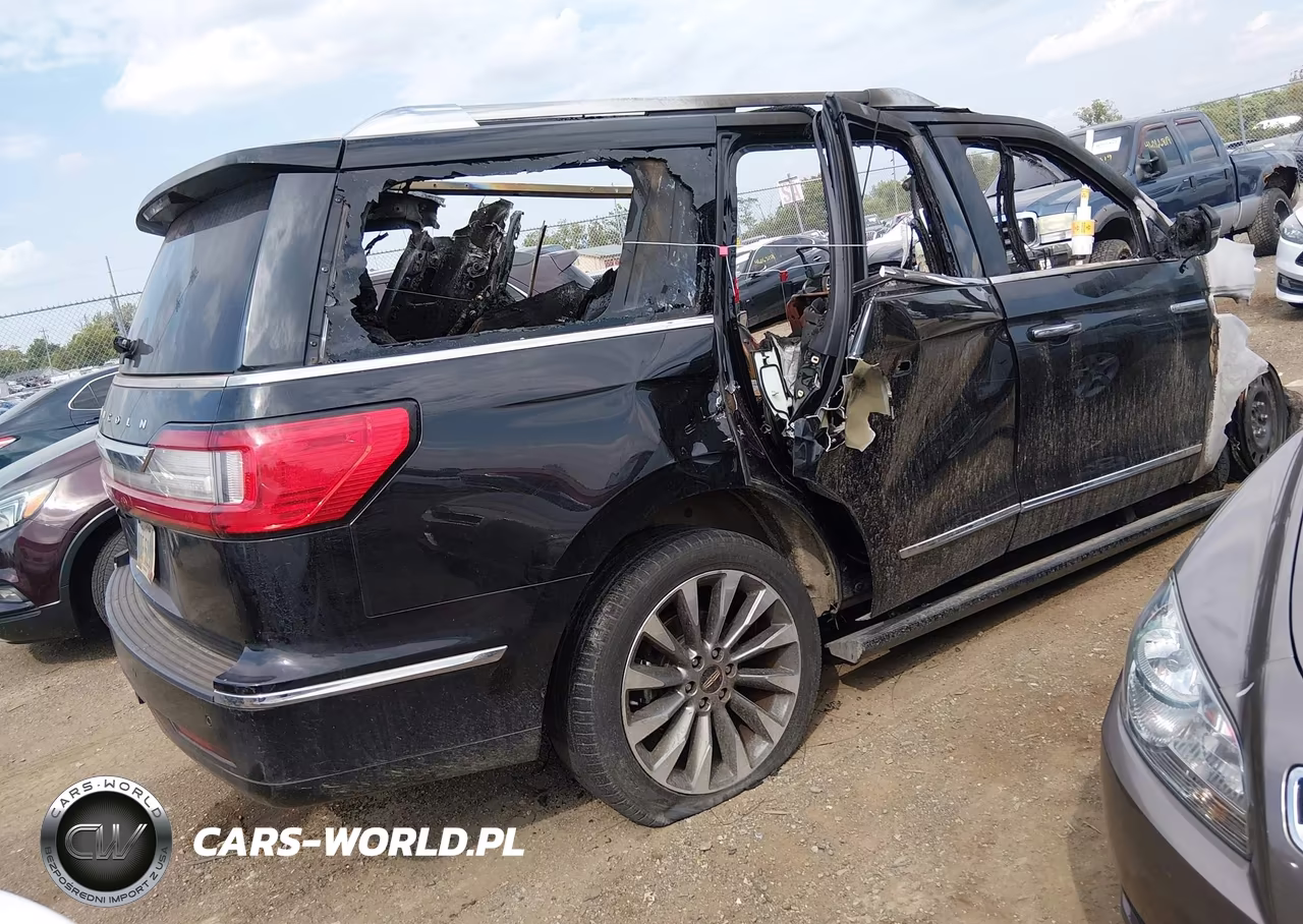 2018 Lincoln Navigator Select VIN:5LMJJ2JT7JEL11301 - 4