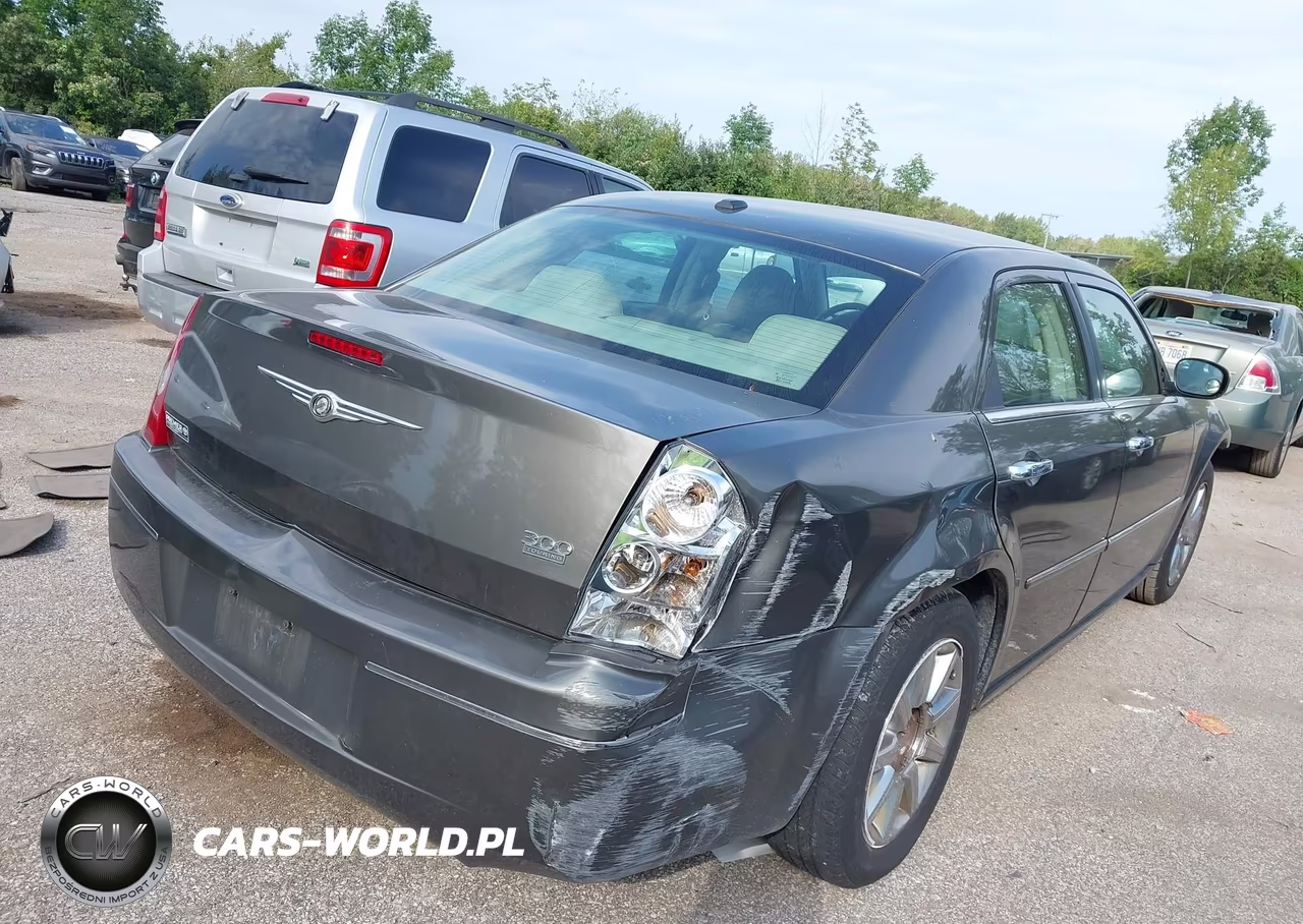 2010 Chrysler 300 Touring-Signature Series-Executive Series VIN:2C3CA5CV6AH135418 - 4