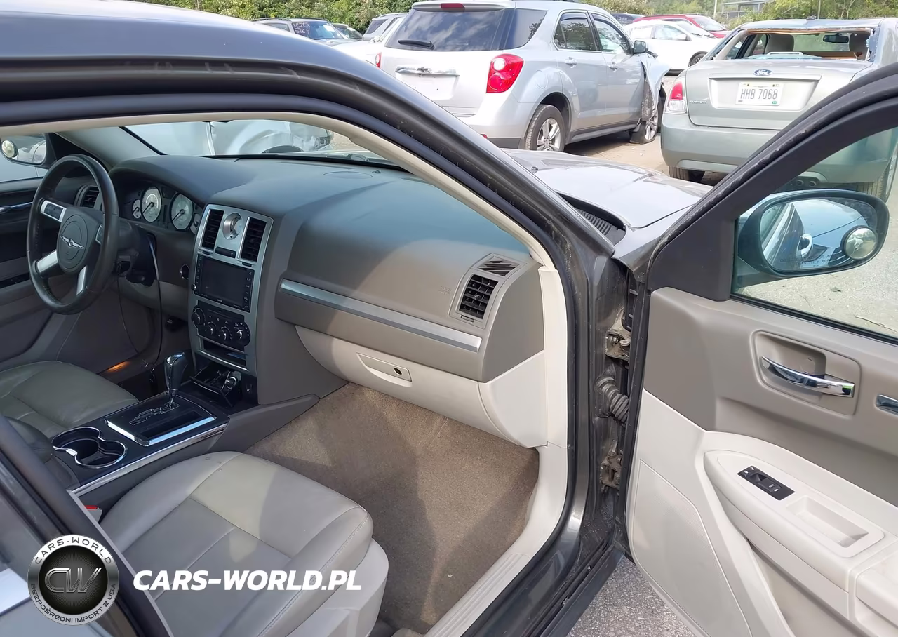 2010 Chrysler 300 Touring-Signature Series-Executive Series VIN:2C3CA5CV6AH135418 - 5