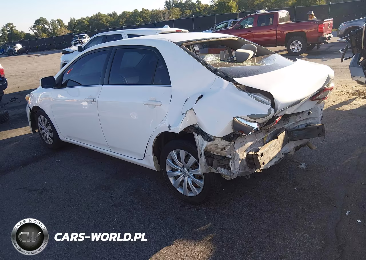 2013 Toyota Corolla Le VIN:JTDBU4EE4DJ118531 - 3