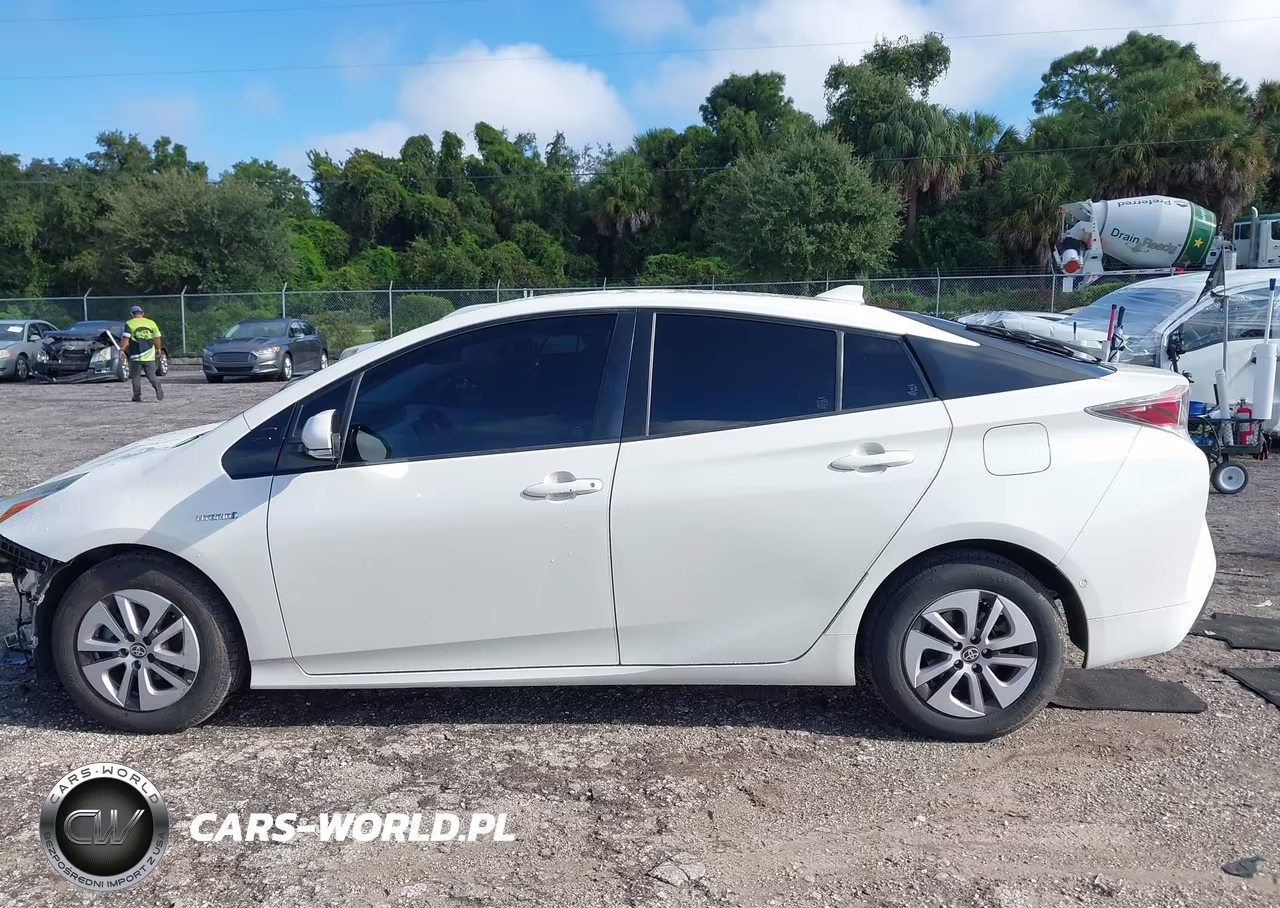 2017 Toyota Prius Four VIN:JTDKARFU8H3054144 - 15