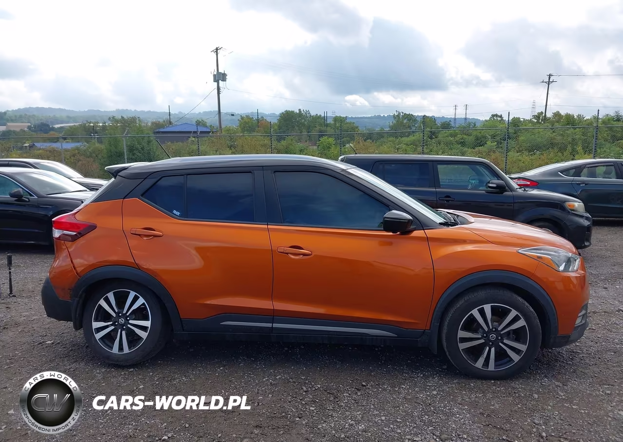 2019 Nissan Kicks Sr VIN:3N1CP5CU6KL565544 - 13