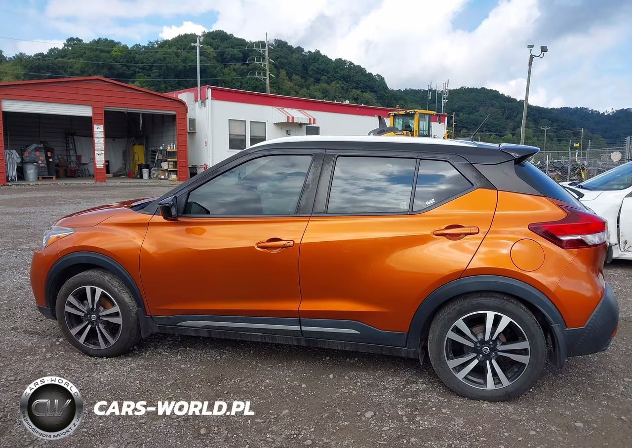 2019 Nissan Kicks Sr VIN:3N1CP5CU6KL565544 - 14