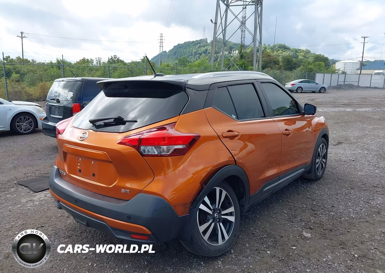 2019 Nissan Kicks Sr VIN:3N1CP5CU6KL565544 - 4