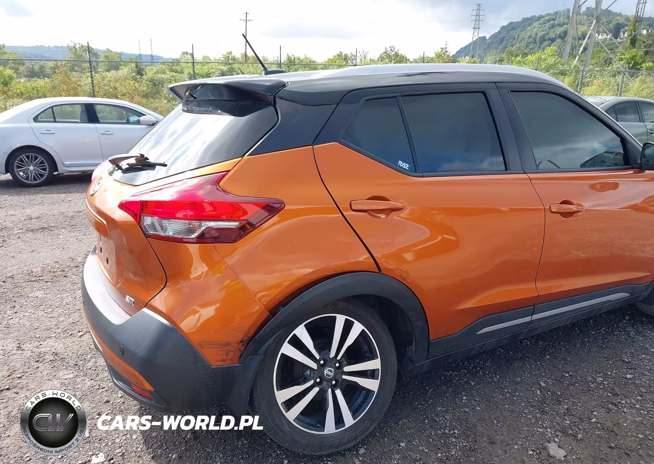 2019 Nissan Kicks Sr VIN:3N1CP5CU6KL565544 - 6