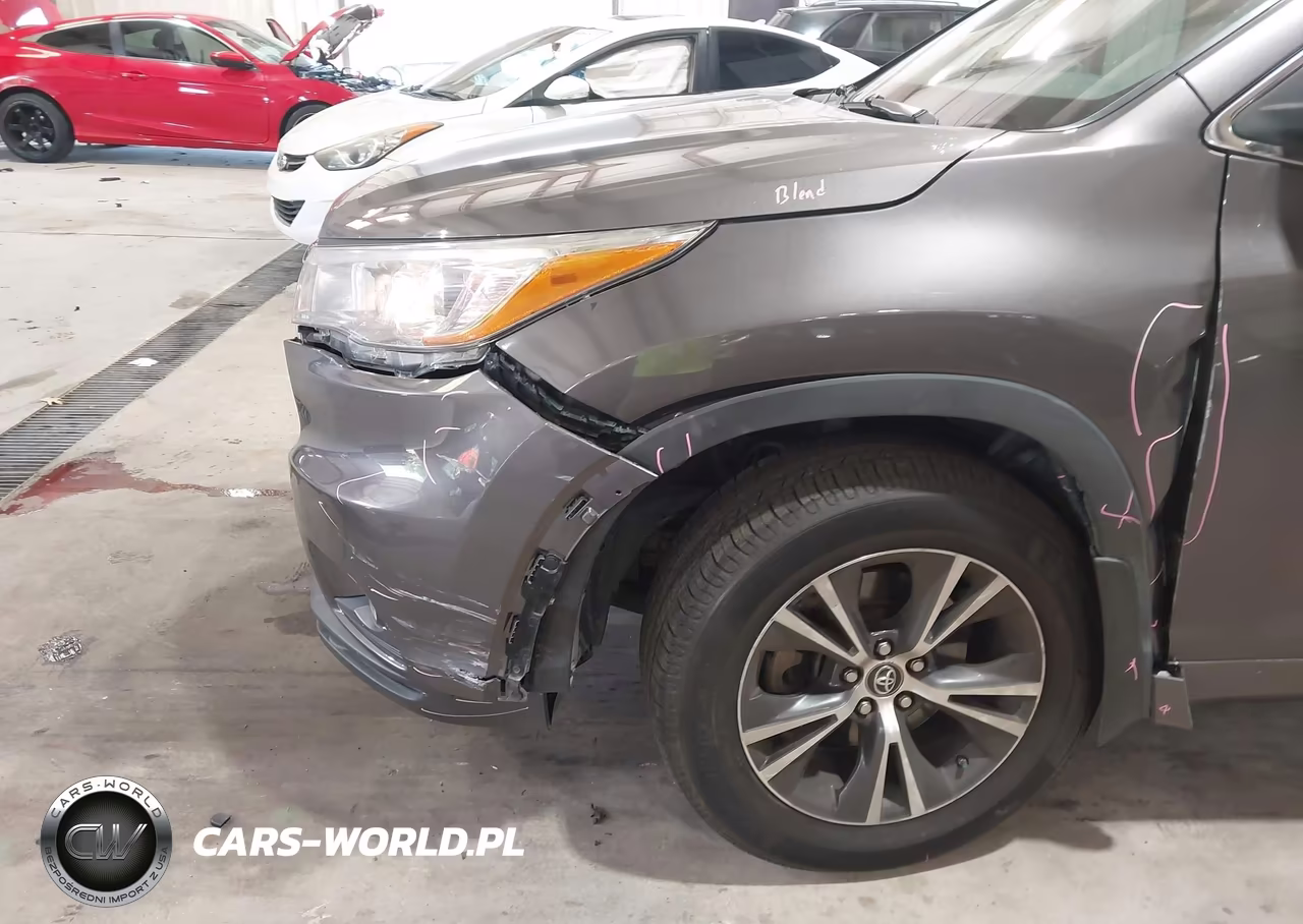 2016 Toyota Highlander Xle V6 VIN:5TDJKRFHXGS302385 - 17