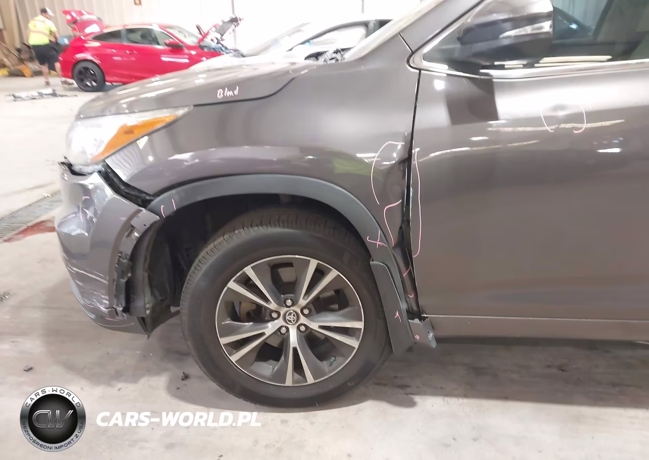 2016 Toyota Highlander Xle V6 VIN:5TDJKRFHXGS302385 - 18