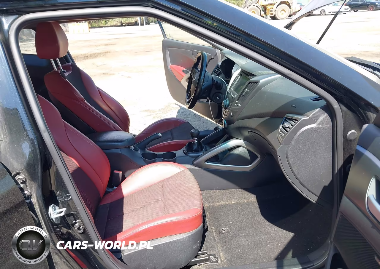 2015 Hyundai Veloster Turbo R-Spec VIN:KMHTC6AE4FU243955 - 5
