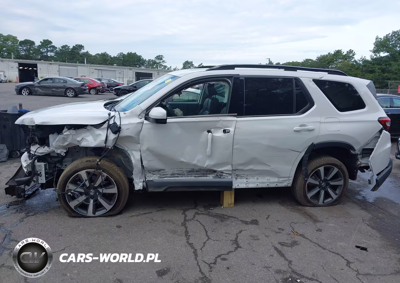 2025 Honda Pilot Touring VIN:5FNYG1H71SB112560 - 15