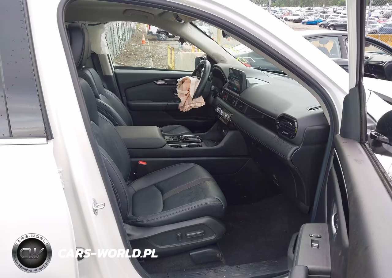 2025 Honda Pilot Touring VIN:5FNYG1H71SB112560 - 5