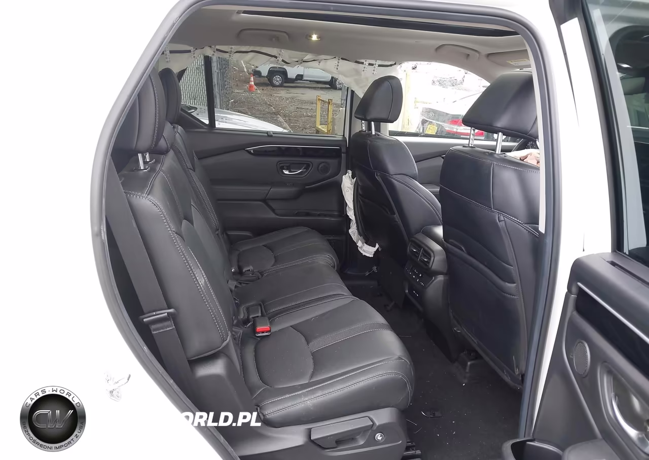 2025 Honda Pilot Touring VIN:5FNYG1H71SB112560 - 8