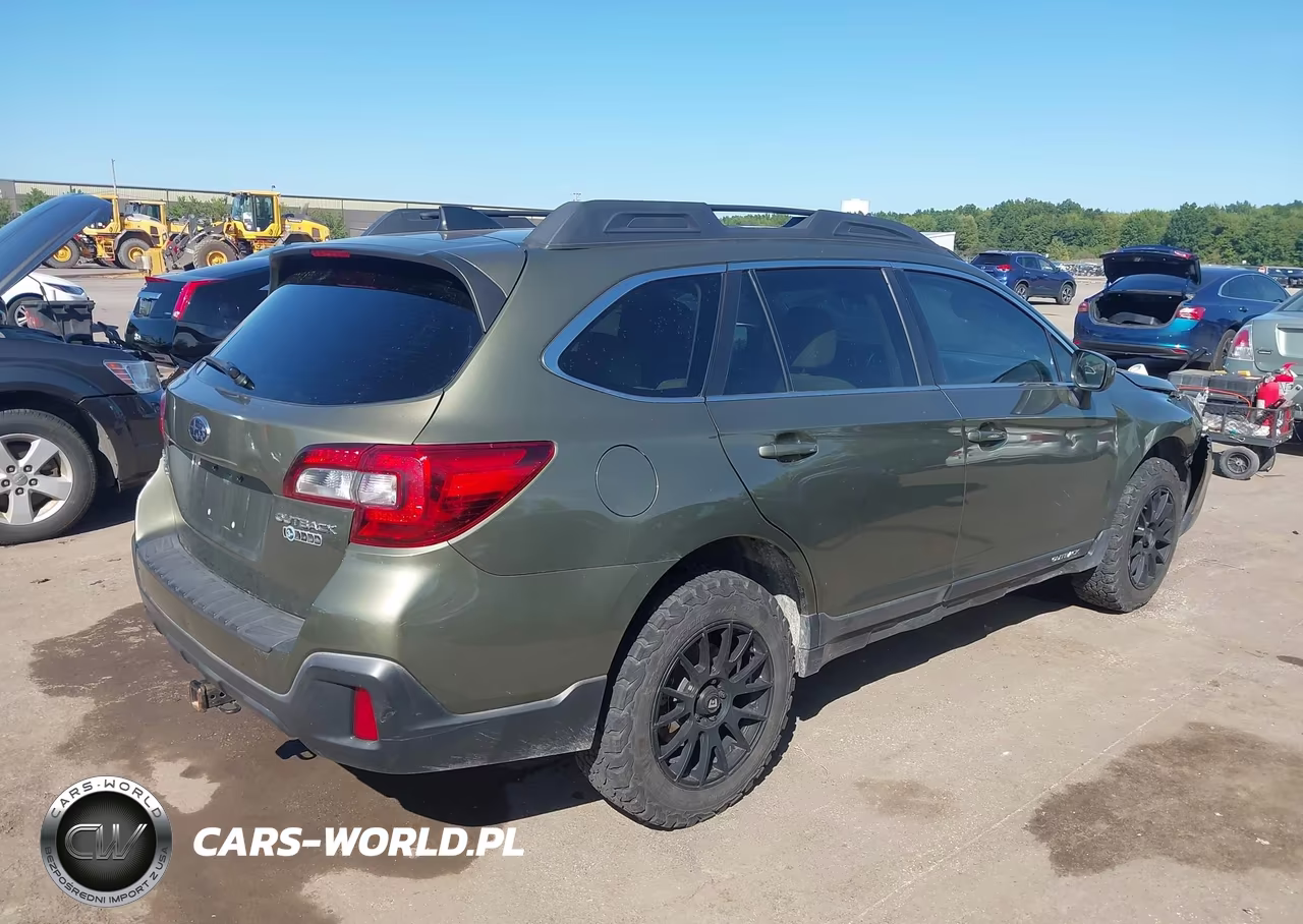 2018 Subaru Outback 2.5I Premium VIN:4S4BSACC4J3266731 - 4