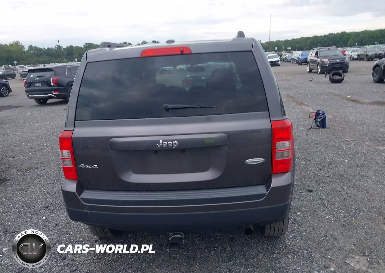 2016 Jeep Patriot Latitude VIN:1C4NJRFB9GD506865 - 16