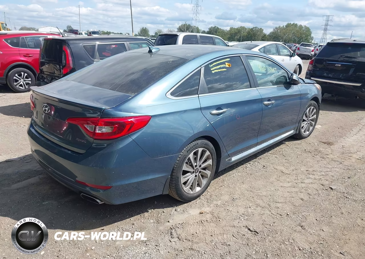 2016 Hyundai Sonata Sport VIN:5NPE34AF6GH396293 - 4