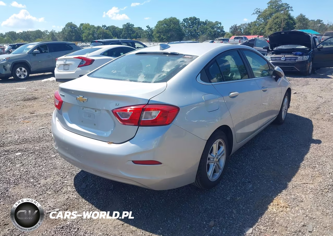 2018 Chevrolet Cruze Lt Auto VIN:1G1BE5SM3J7177702 - 4