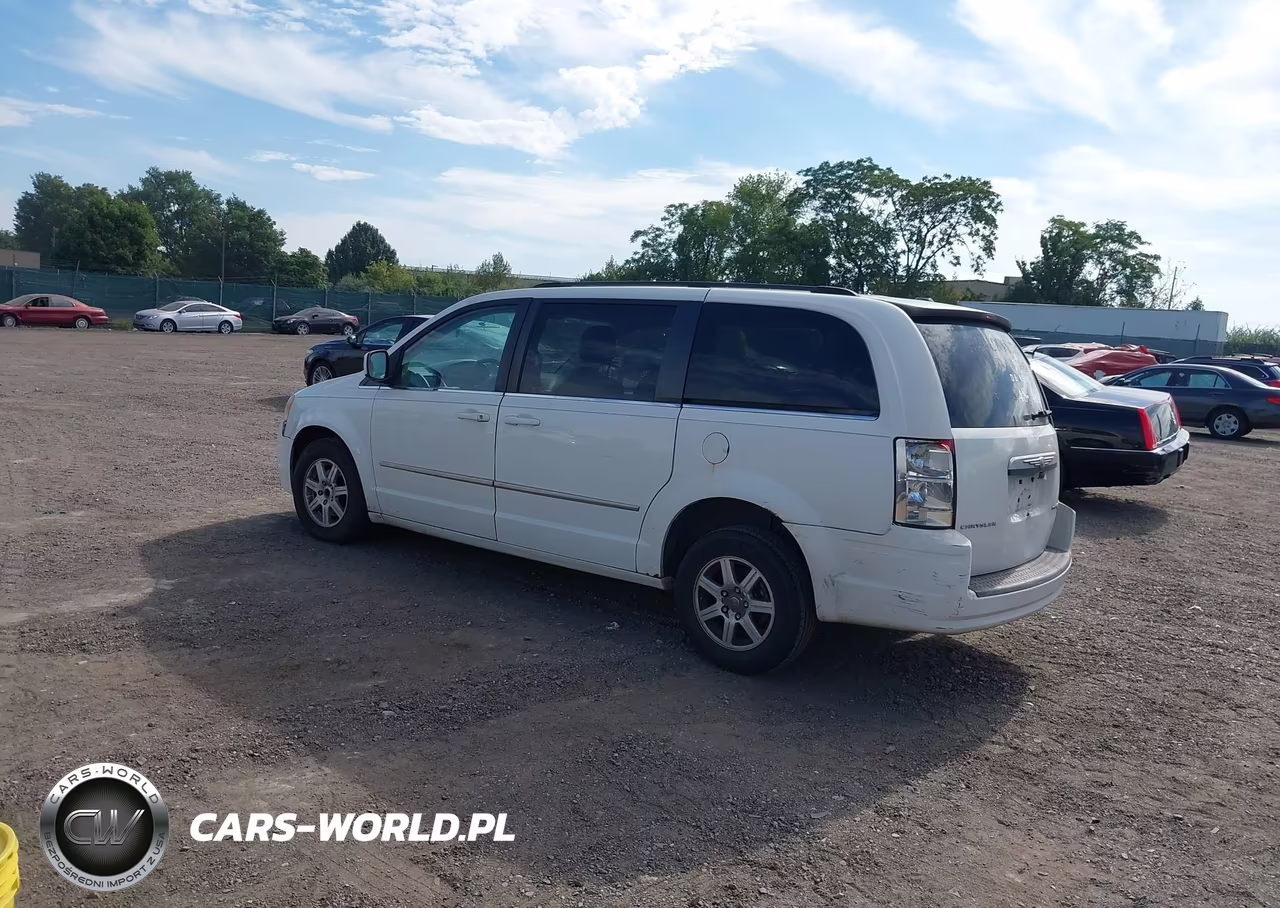 2010 Chrysler Town & Country Touring VIN:2A4RR5D14AR288877 - 3