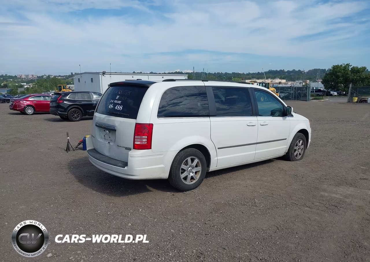 2010 Chrysler Town & Country Touring VIN:2A4RR5D14AR288877 - 4