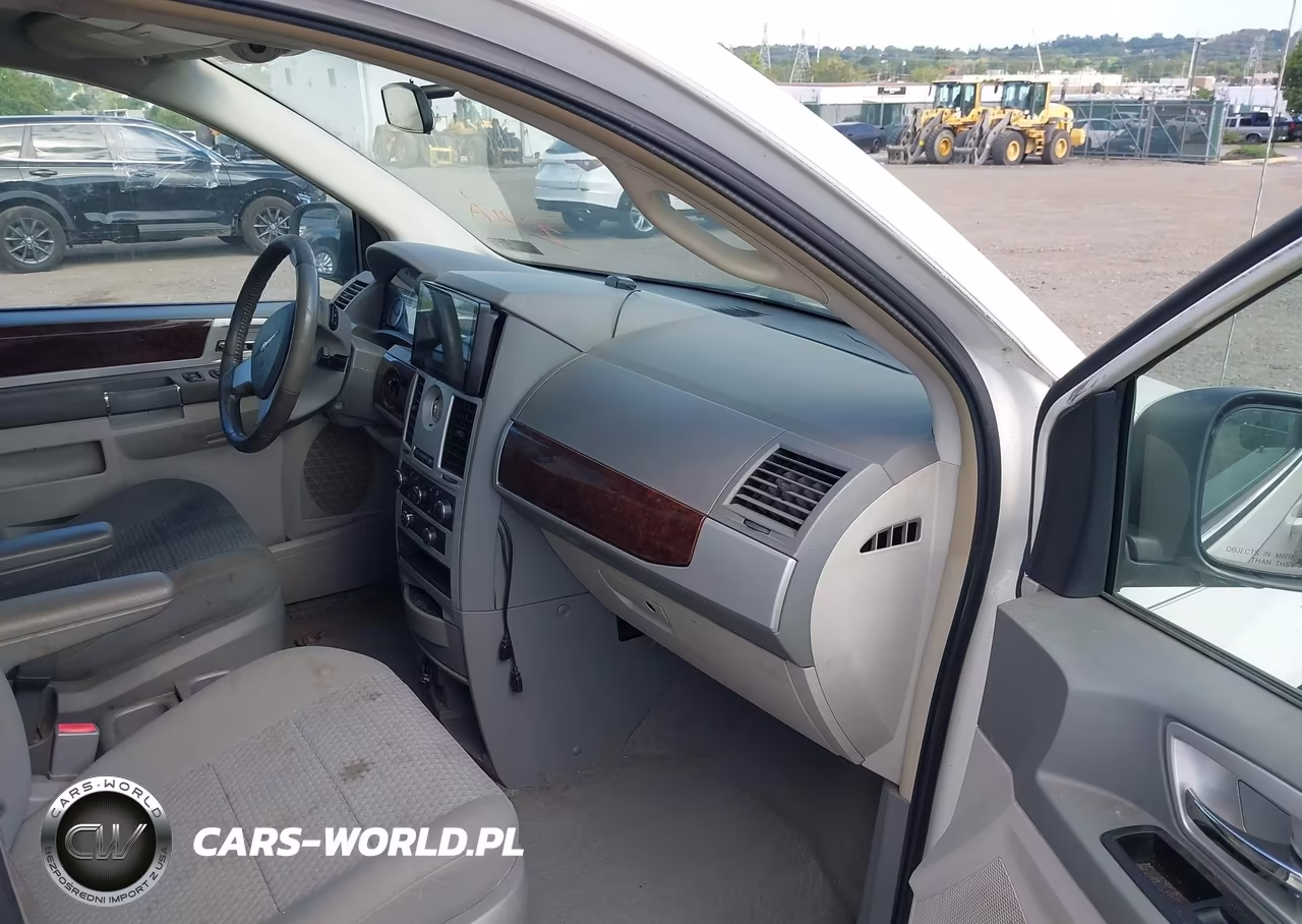 2010 Chrysler Town & Country Touring VIN:2A4RR5D14AR288877 - 5