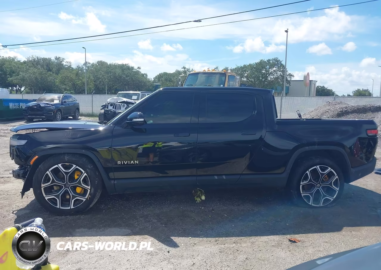 2022 Rivian R1T Launch Edition VIN:7FCTGAAL3NN001820 - 14