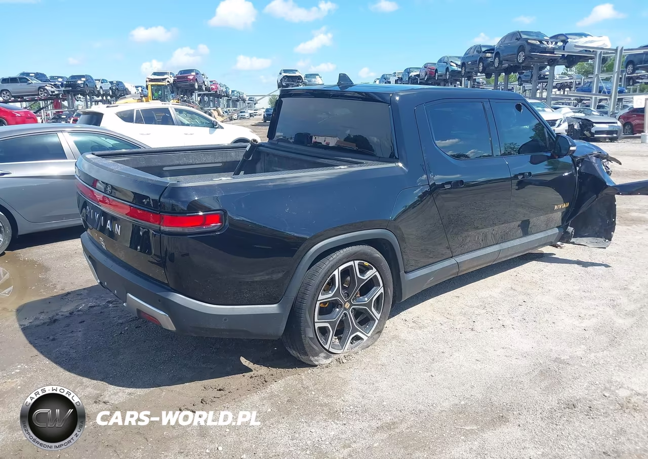 2022 Rivian R1T Launch Edition VIN:7FCTGAAL3NN001820 - 4