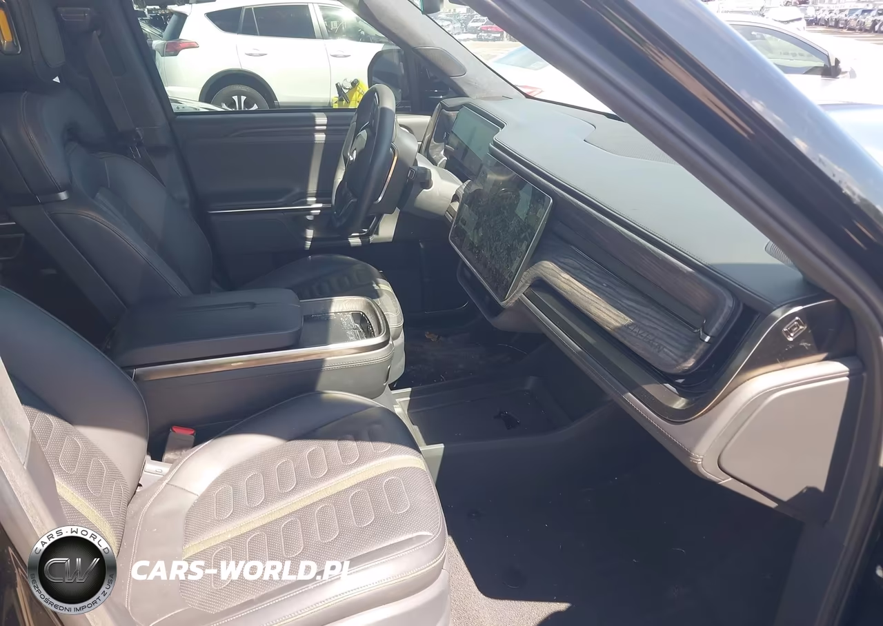 2022 Rivian R1T Launch Edition VIN:7FCTGAAL3NN001820 - 5
