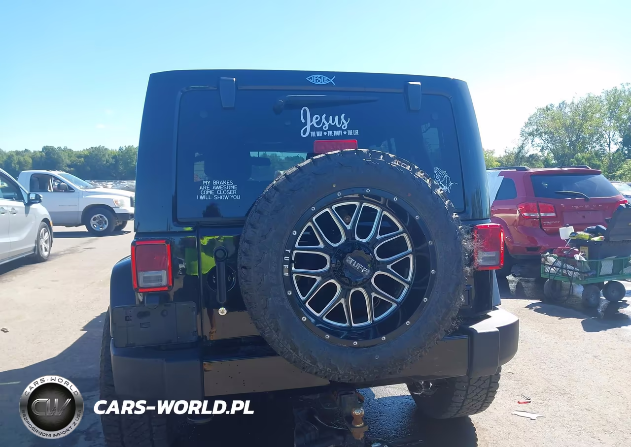 2017 Jeep Wrangler Unlimited Sahara 4X4 VIN:1C4BJWEG5HL591869 - 16