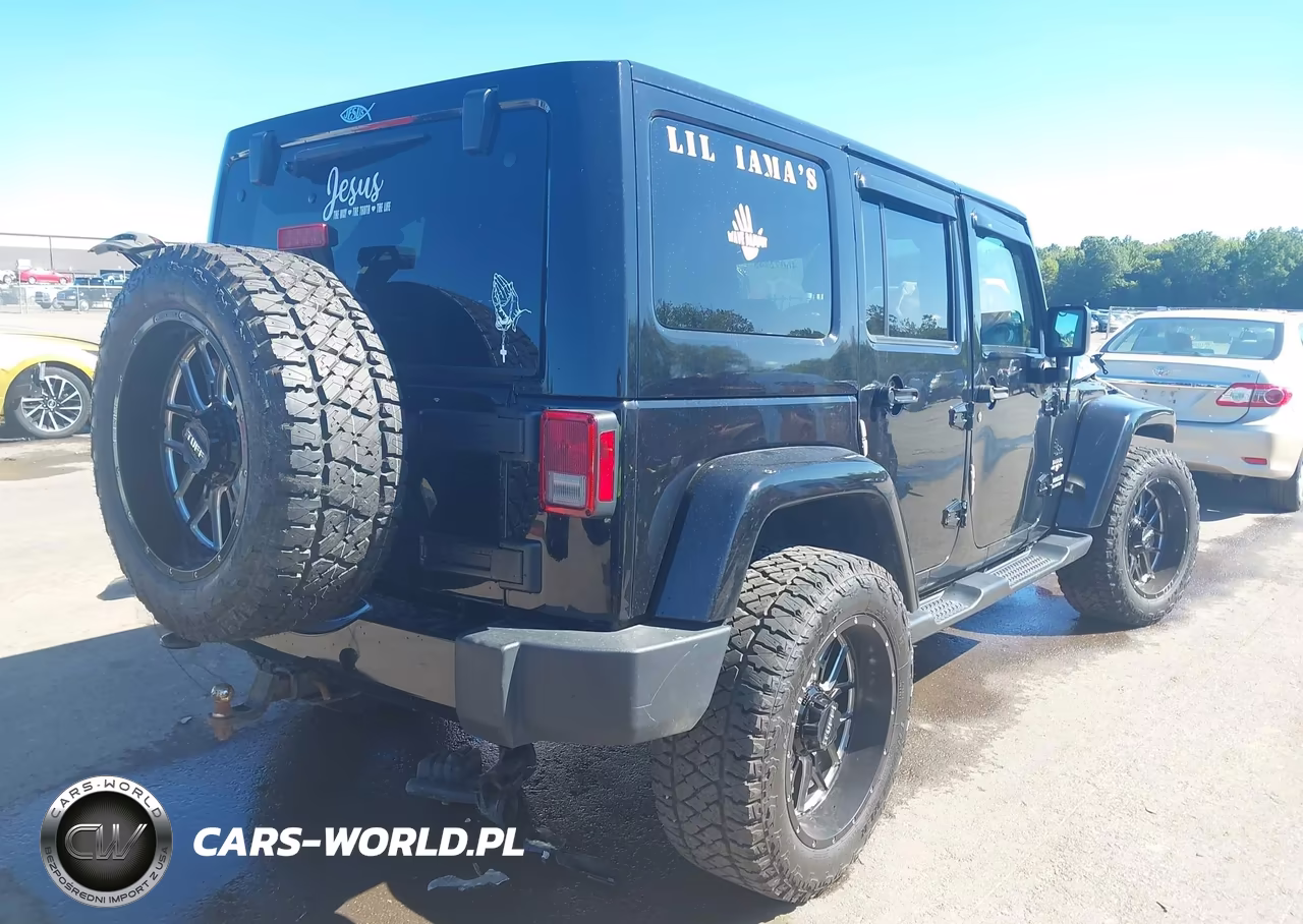 2017 Jeep Wrangler Unlimited Sahara 4X4 VIN:1C4BJWEG5HL591869 - 4